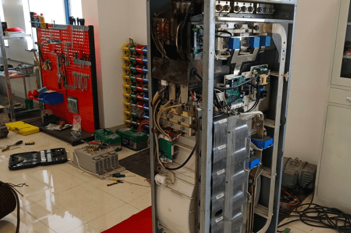 可靠的西门子(Siemens)变频器维修服务和专业的变频器维修解决方案,以恢复工厂运营。png